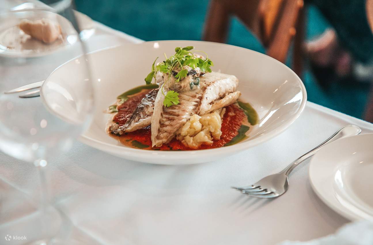 vivid-festival-3-course-fine-dining-dinner-cruise-by-journey-beyond